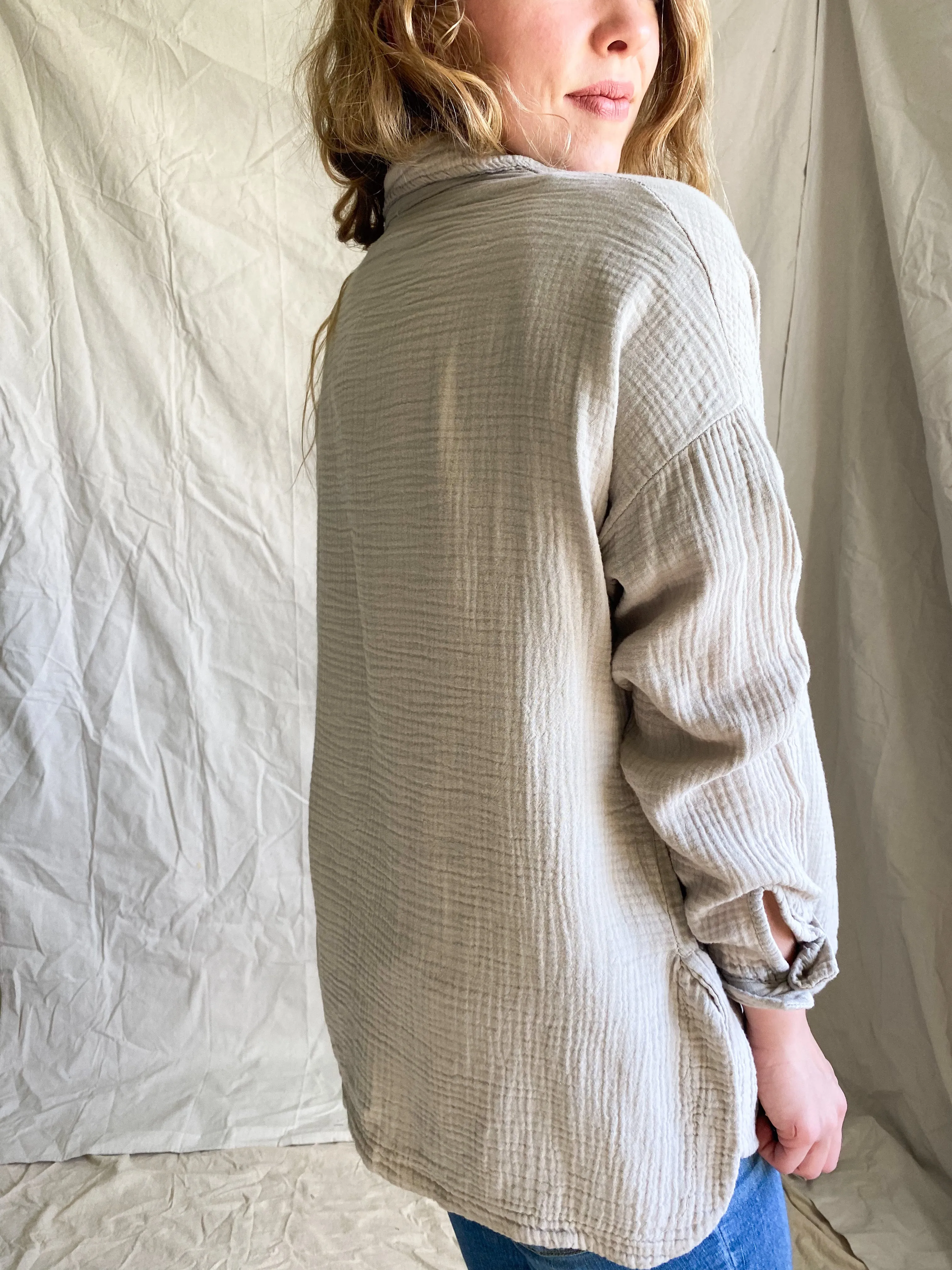 Dort gauze button up